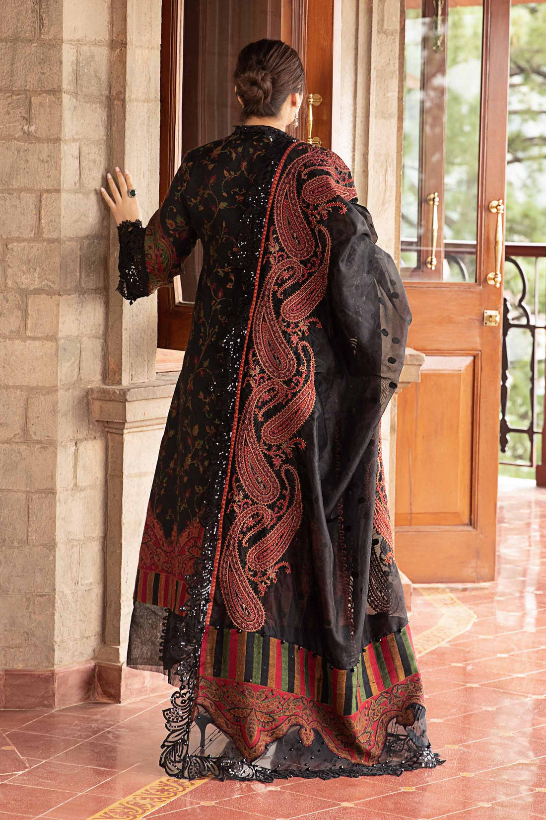 MARIA B. PRINTED LAWN 3 PC WITH PATCHES AND READY DUPPATA