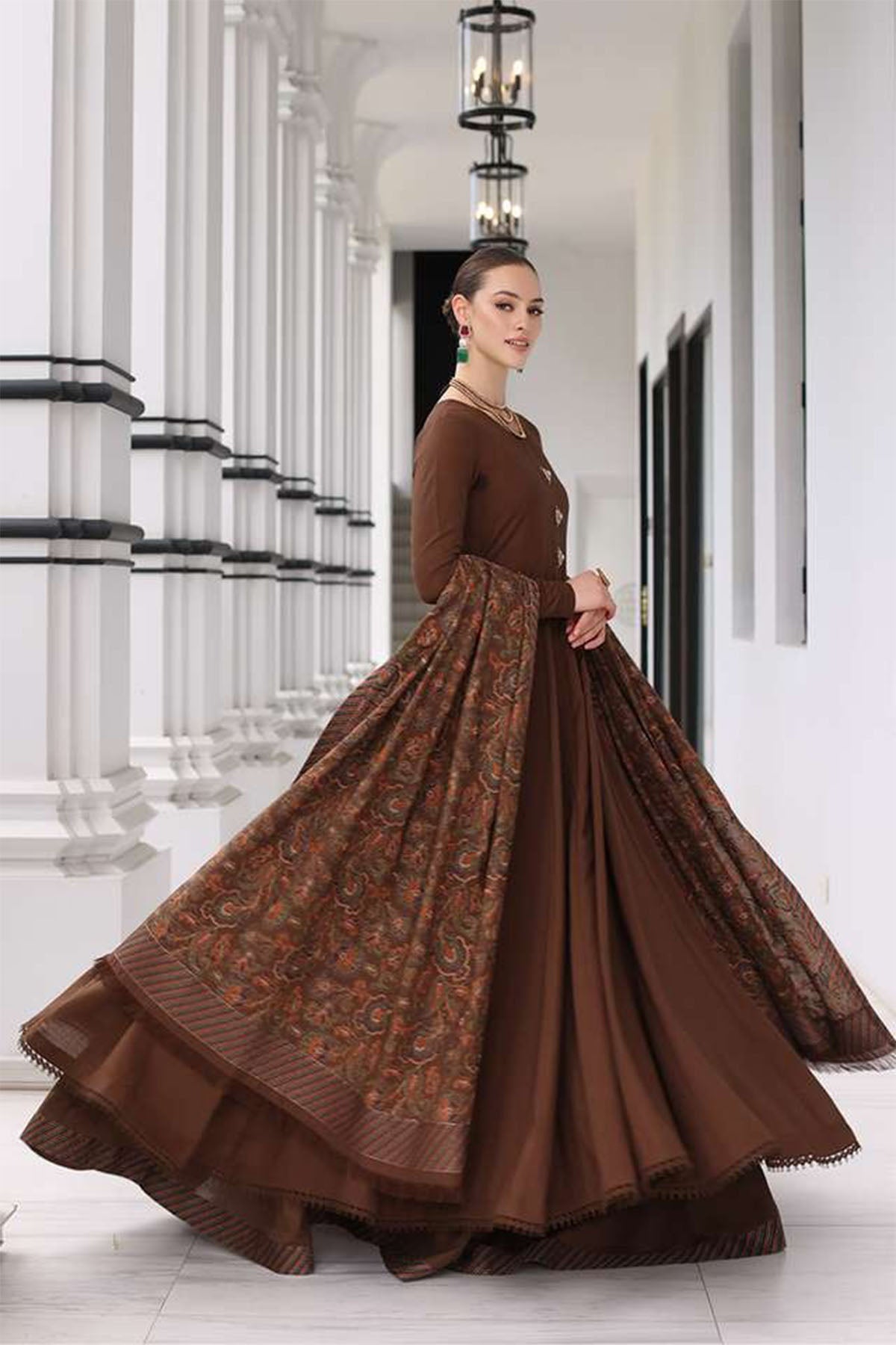 Karandi Embroidered 3pc Luxury Article With Karandi Embroidered Bareeze Shawl