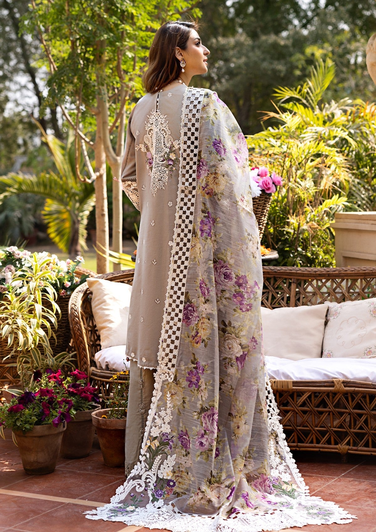 ELAF LUXURY EMBROIDERED LAWN 3 PIECE SET