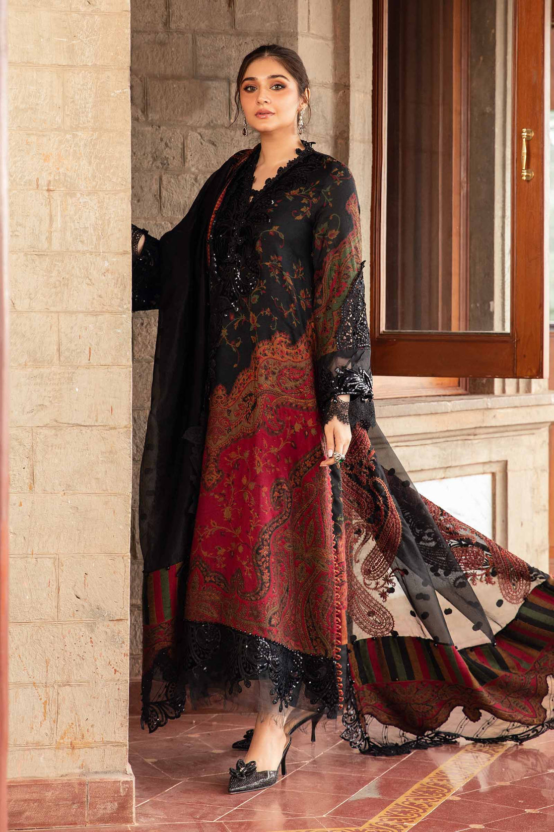 MARIA B. PRINTED LAWN 3 PC WITH PATCHES AND READY DUPPATA