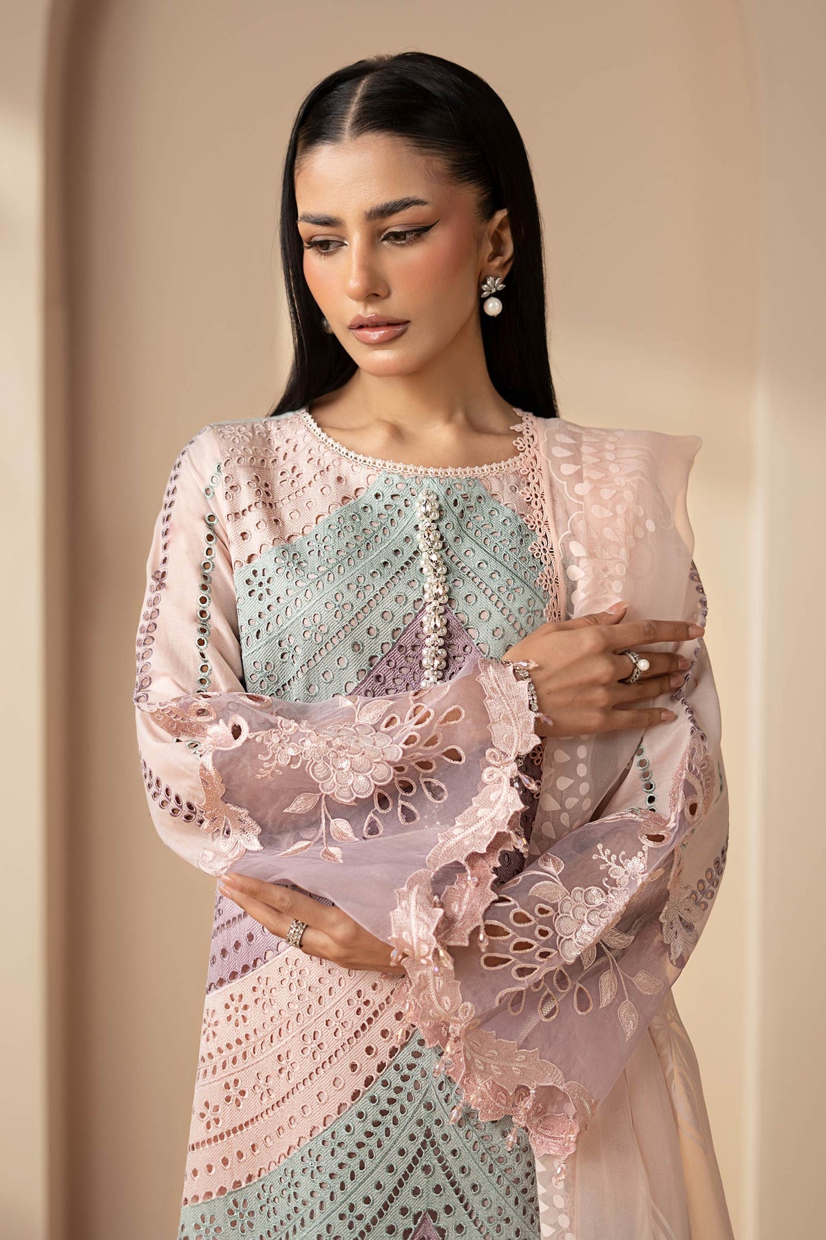 MARIA B. LUXURY EMBROIDERED 3 PC ARTICLE